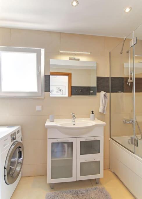 Seaside Apartment M Zaton 5 - Sea View & Parking Bagian luar foto